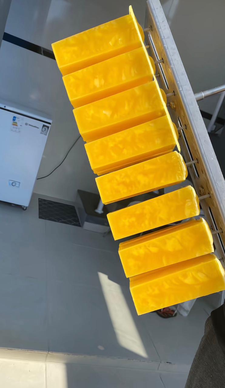 Produção de gelo saborizado sabor maracujá em escala industrial